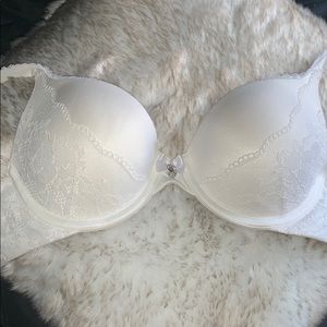 VICTORIA’S SECRET BODY BY VICTORIA SOFT WHITE BRA